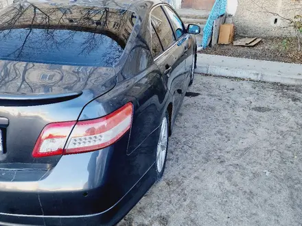 Toyota Camry 2011 года за 6 600 000 тг. в Атырау – фото 2