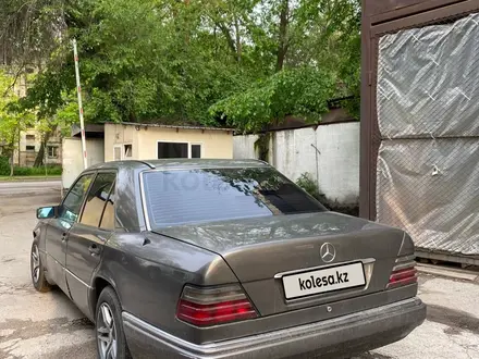 Mercedes-Benz E 220 1995 года за 2 100 000 тг. в Алматы – фото 5