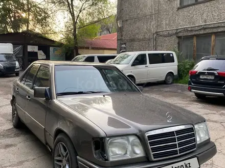 Mercedes-Benz E 220 1995 года за 2 100 000 тг. в Алматы – фото 7