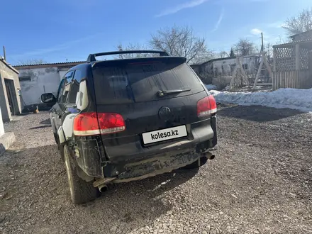 Volkswagen Touareg 2006 года за 2 900 000 тг. в Караганда – фото 3