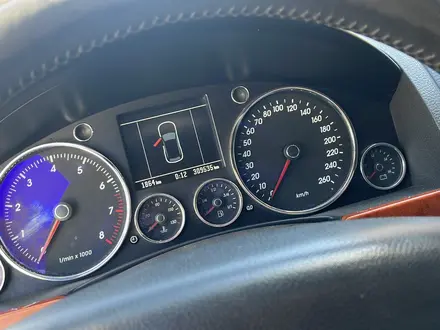 Volkswagen Touareg 2006 года за 2 900 000 тг. в Караганда – фото 4