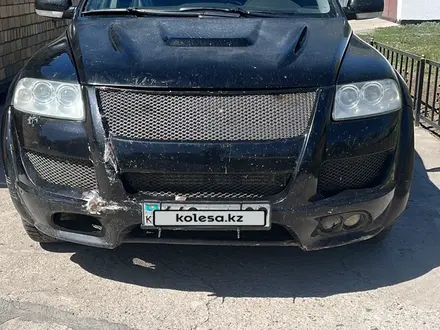 Volkswagen Touareg 2006 года за 2 900 000 тг. в Караганда – фото 6