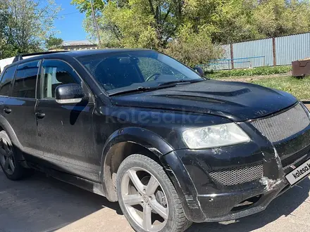 Volkswagen Touareg 2006 года за 2 900 000 тг. в Караганда – фото 8