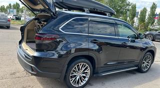 Toyota Highlander 2019 года за 18 500 000 тг. в Астана