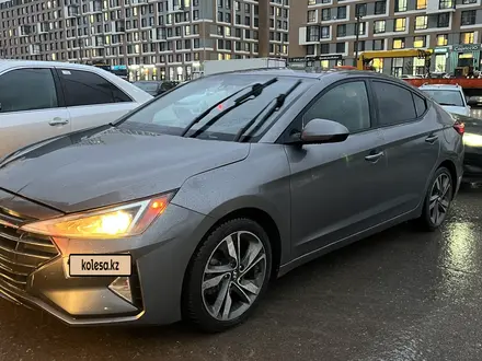 Hyundai Elantra 2019 года за 4 999 999 тг. в Астана