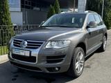 Volkswagen Touareg 2008 года за 9 000 000 тг. в Алматы