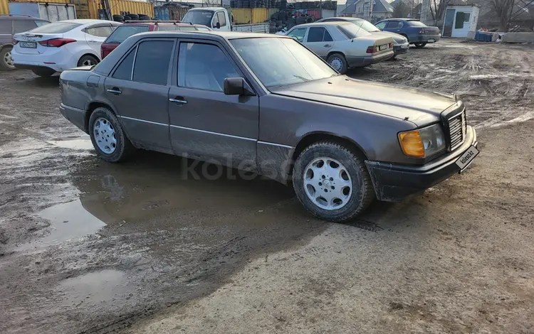 Mercedes-Benz E 220 1991 года за 900 000 тг. в Алматы