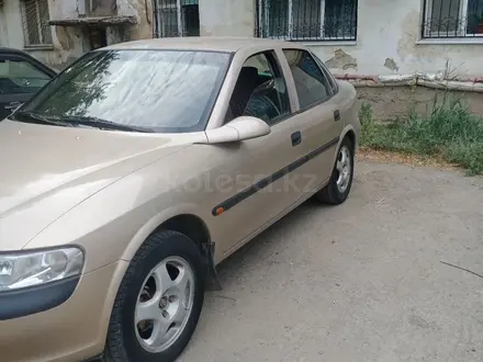 Opel Vectra 1998 года за 1 900 000 тг. в Атырау – фото 2