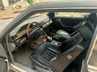 Mercedes-Benz E-Class, 1989