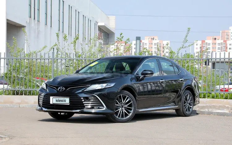 Toyota Camry 2023 года за 12 100 000 тг. в Алматы