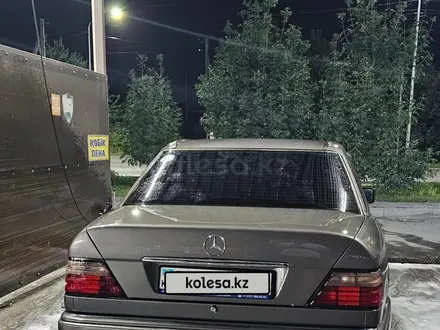 Mercedes-Benz E 220 1993 года за 1 800 000 тг. в Алматы – фото 5