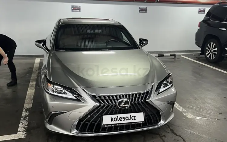 Lexus ES 250 2022 года за 20 500 000 тг. в Алматы