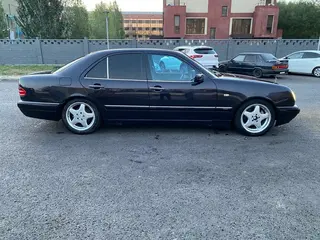 Mercedes-Benz E 320