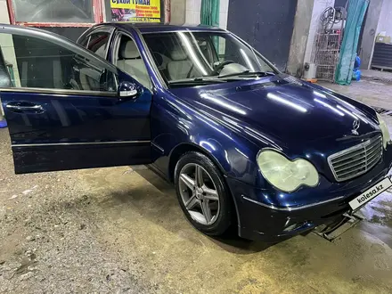 Mercedes-Benz C 240 2000 года за 2 900 000 тг. в Алматы – фото 3