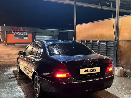 Mercedes-Benz C 240 2000 года за 2 900 000 тг. в Алматы – фото 5