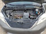 Toyota Sienna 2011 года за 7 500 000 тг. в Атырау – фото 2