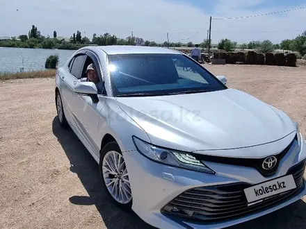 Toyota Camry 2020 года за 15 000 000 тг. в Конаев (Капшагай) – фото 2