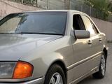 Mercedes-Benz C 230 1999 года за 2 800 000 тг. в Алматы