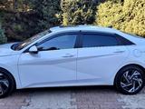 Hyundai Elantra 2023 года за 7 500 000 тг. в Алматы – фото 2