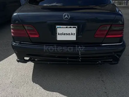 Mercedes-Benz E 320 1997 года за 2 600 000 тг. в Актау – фото 5