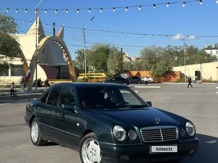 Mercedes-Benz E 230 1997 года за 3 100 000 тг. в Караганда