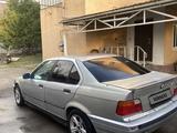 BMW 325 1998 года за 1 000 000 тг. в Алматы – фото 2