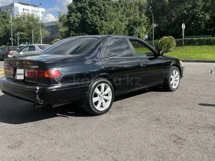 Toyota Camry 2000 года за 2 800 000 тг. в Алматы – фото 9