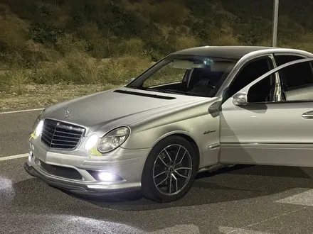 Mercedes-Benz E 55 AMG 2003 года за 7 500 000 тг. в Шымкент – фото 13