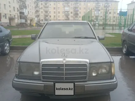 Mercedes-Benz E 200 1992 года за 7 000 000 тг. в Туркестан – фото 2