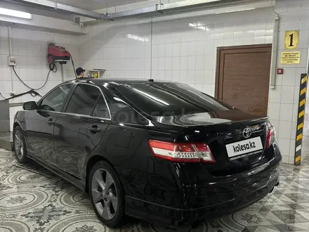 Toyota Camry 2011 года за 7 300 000 тг. в Алматы – фото 4