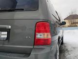 Kia Carnival 2005 года за 4 500 000 тг. в Актобе