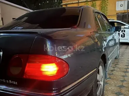 Mercedes-Benz E 230 1997 года за 2 200 000 тг. в Кызылорда – фото 2