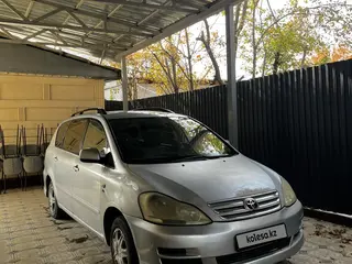 Toyota Avensis Verso, 2005