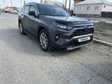 Toyota RAV4 2019 года за 13 800 000 тг. в Атырау