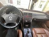 Mercedes-Benz C 220 1995 годаүшін1 749 990 тг. в Астана – фото 2