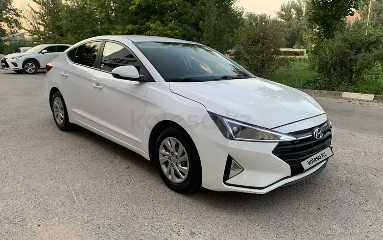 Hyundai Elantra 2018 годаfor7 500 000 тг. в Алматы