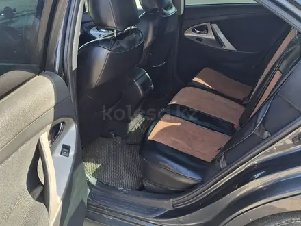 Toyota Camry 2010 года за 7 000 000 тг. в Уральск – фото 2