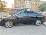 Toyota Camry 2013 года за 8 900 000 тг. в Жанаозен – фото 2