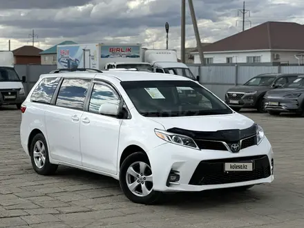 Toyota Sienna 2015 года за 14 000 000 тг. в Атырау – фото 2