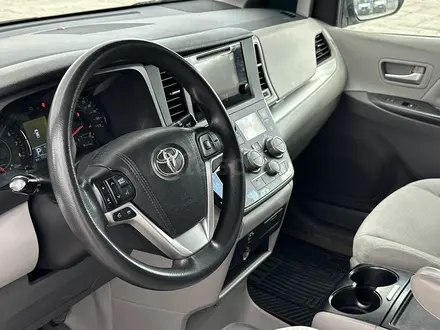 Toyota Sienna 2015 года за 14 000 000 тг. в Атырау – фото 16