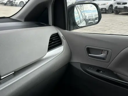 Toyota Sienna 2015 года за 14 000 000 тг. в Атырау – фото 28
