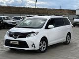 Toyota Sienna 2015 года за 14 000 000 тг. в Атырау