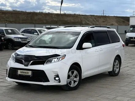Toyota Sienna 2015 года за 14 000 000 тг. в Атырау