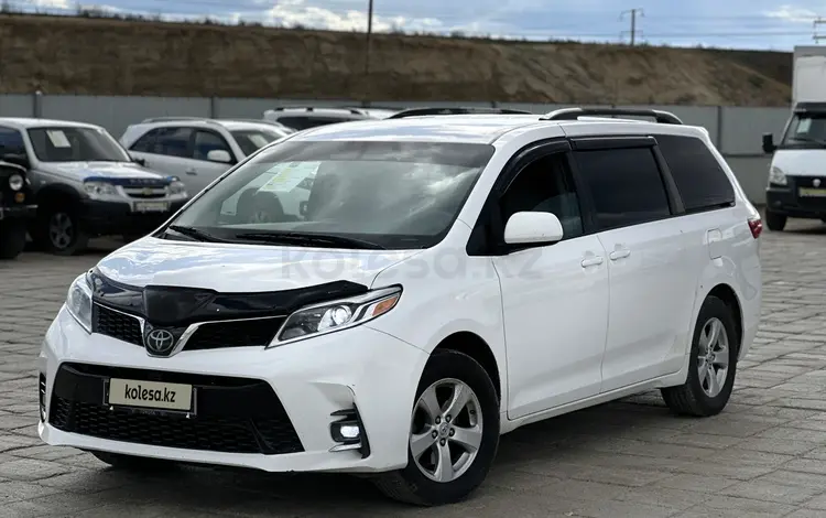 Toyota Sienna 2015 года за 14 000 000 тг. в Атырау