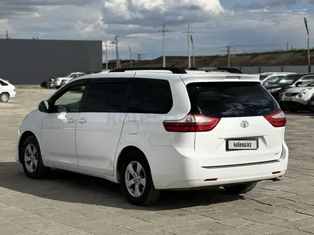 Toyota Sienna 2015 года за 14 000 000 тг. в Атырау – фото 3
