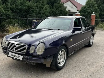 Mercedes-Benz E 230 1996 года за 1 800 000 тг. в Алматы – фото 2