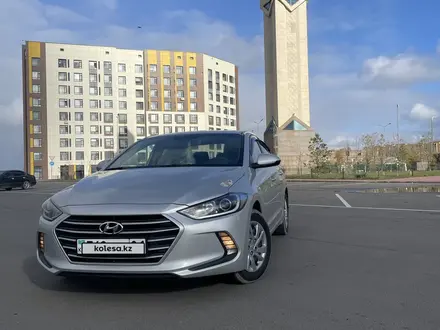 Hyundai Elantra 2018 года за 7 500 000 тг. в Астана