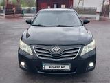 Toyota Camry 2010 года за 8 300 000 тг. в Тараз – фото 2