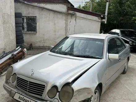 Mercedes-Benz E 230 1995 года за 1 250 000 тг. в Алматы – фото 3