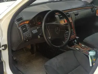 Mercedes-Benz E 320